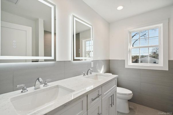 Bathroom, Dual Sink Vanities, Interior, Recessed Lighting