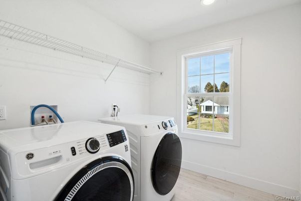 Interior, Recessed Lighting, Washer, Wood Texture Flooring