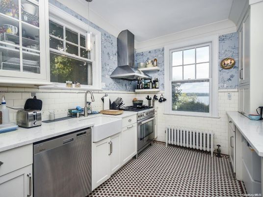 Interior, Kitchen, Pendant Lights, Stainless Steel Appliances