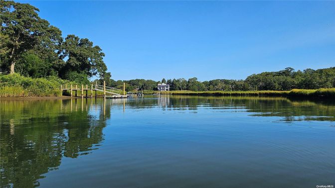 Exterior, Lake