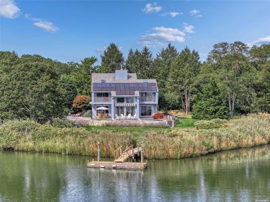 Exterior, Lake