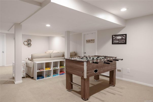 Game Room, Interior, Recessed Lighting