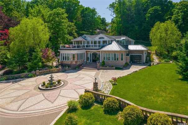 Attached, Backyard, Exterior, Facade, Brick Facade, Queen Anne Victorian