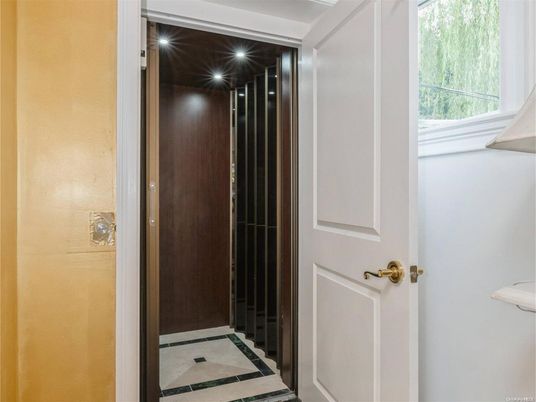 Elevator, Interior
