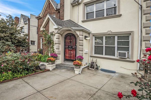 Exterior, Facade, Brick Facade, Queen Anne Victorian
