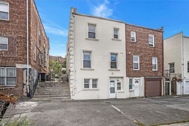 Attached, Exterior, Facade, Brick Facade, Rowhouse