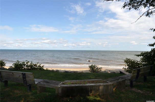 Exterior, Lake