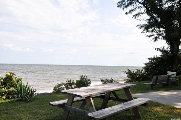 Exterior, Lake