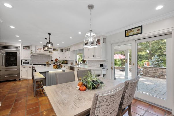 Dining room, Interior, Kitchen, Pendant Lights, Recessed Lighting, Stainless Steel Appliances