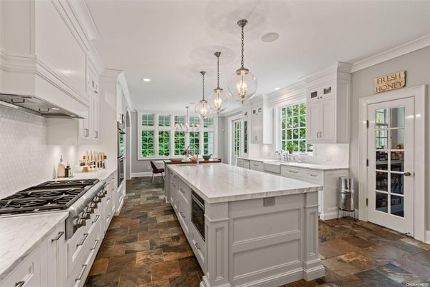 Dining room, Interior, Kitchen, Pendant Lights, Recessed Lighting, Stainless Steel Appliances