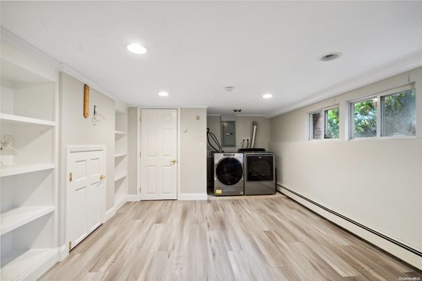 Interior, Recessed Lighting, Washer, Wood Texture Flooring
