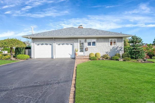 Attached, Exterior, Facade, Ranch