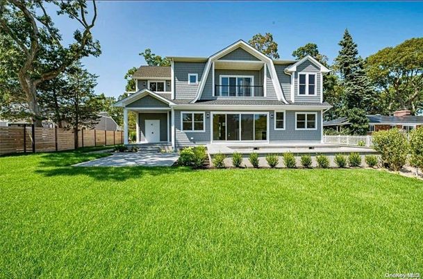 Backyard, Exterior, Facade, Queen Anne Victorian