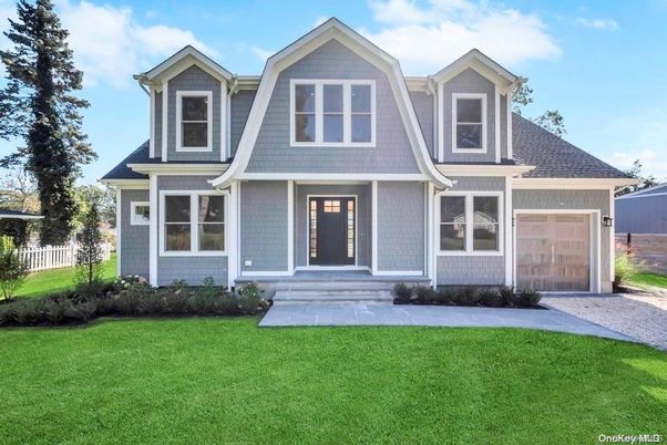 Attached, Exterior, Facade, American Craftsman