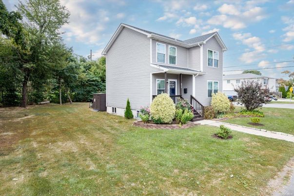 Backyard, Exterior, Facade, Queen Anne Victorian