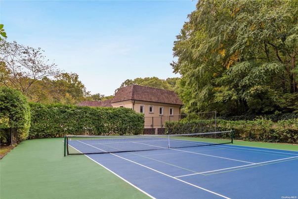Exterior, Tennis Courts