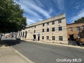 Exterior, Facade, Rowhouse