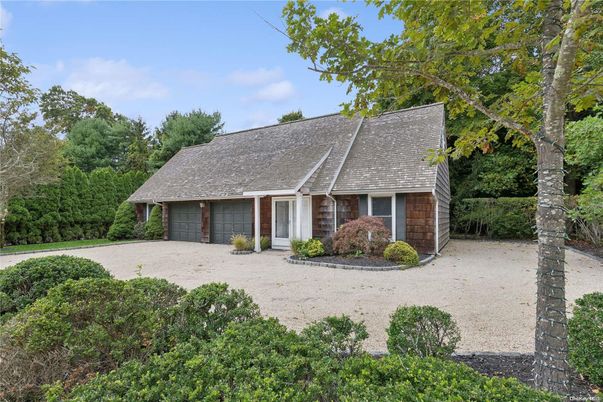 Attached, Exterior, Facade, Cape Cod