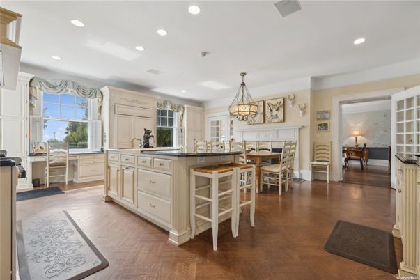 Chandelier, Dining room, Interior, Kitchen, Pendant Lights, Recessed Lighting, Wood Texture Flooring