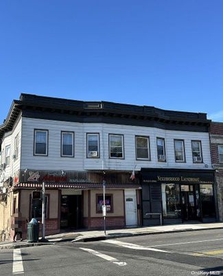 Exterior, Facade, Rowhouse