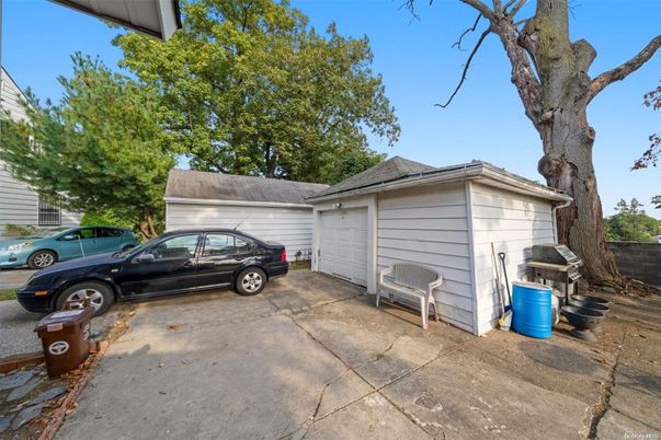 Detached Garage, Exterior