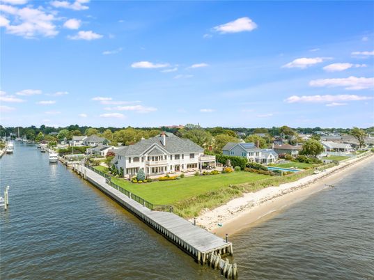 Exterior, Lake