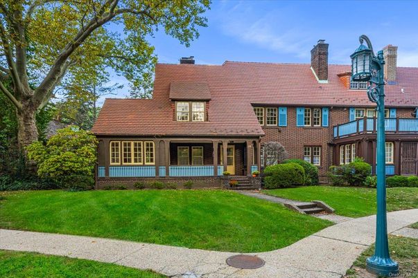 Exterior, Facade, Brick Facade, Cape Cod