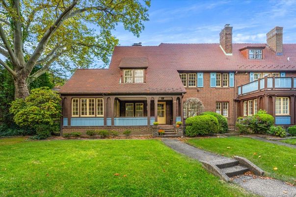 Exterior, Facade, Brick Facade, American Foursquare