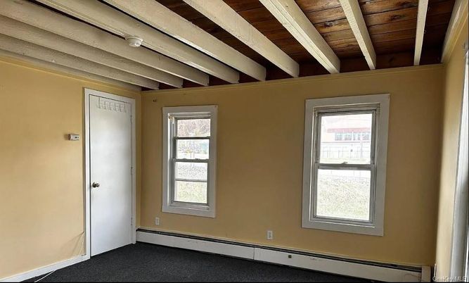Empty room, Interior, Wooden Beams, Wooden Ceilings