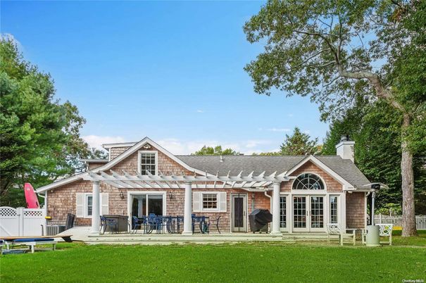 Backyard, Exterior, Facade, Brick Facade, Ranch