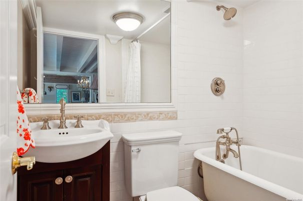 Bathroom, Free Standing Baths, Interior