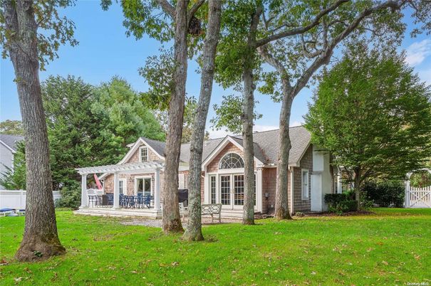 Backyard, Exterior, Facade, Brick Facade, Brick Traditional