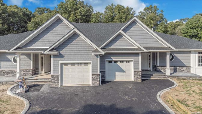 Attached, Exterior, Facade, Ranch