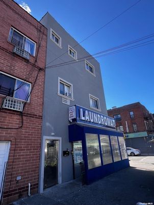 Exterior, Facade, Brick Facade, Rowhouse
