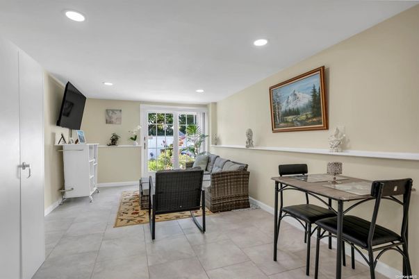 Dining room, Interior, Recessed Lighting