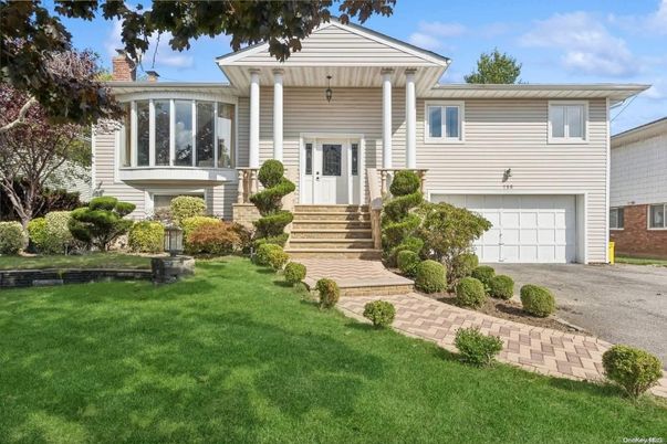 Attached, Exterior, Facade, Raised Ranch
