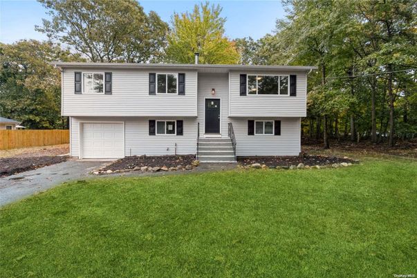 Attached, Exterior, Facade, Raised Ranch