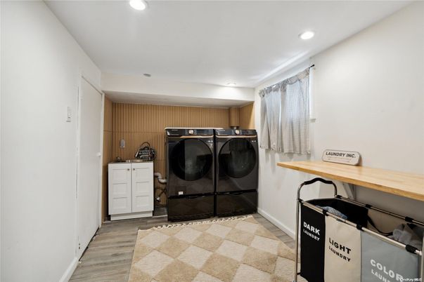 Interior, Recessed Lighting, Washer, Wood Texture Flooring