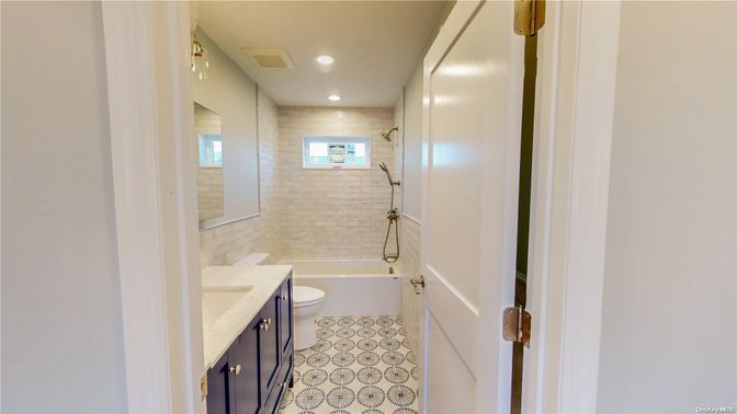 Bathroom, Interior, Recessed Lighting
