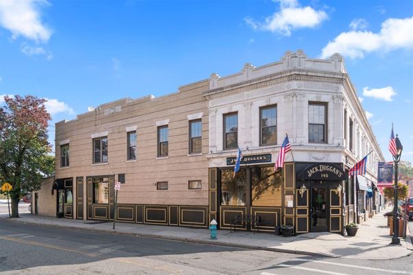 Exterior, Facade, Rowhouse