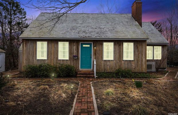 Exterior, Facade, Cape Cod