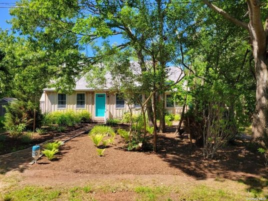 Backyard, Exterior, Facade, Cape Cod