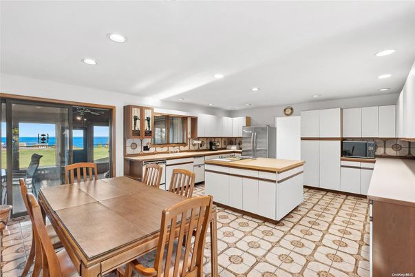 Dining room, Interior, Kitchen, Recessed Lighting, Stainless Steel Appliances