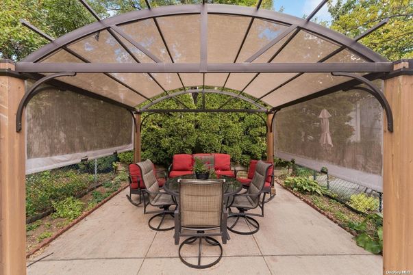 Exterior, Sun Room