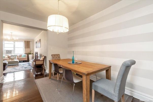 Chandelier, Dining room, Interior, Living room, Pendant Lights, Wood Texture Flooring