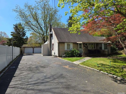 Backyard, Exterior, Facade, Cape Cod