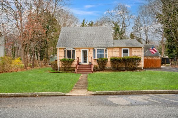 Exterior, Facade, Cape Cod