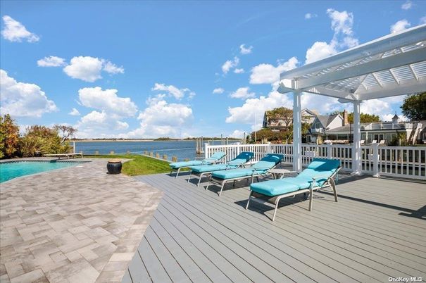 Exterior, Pool, Water