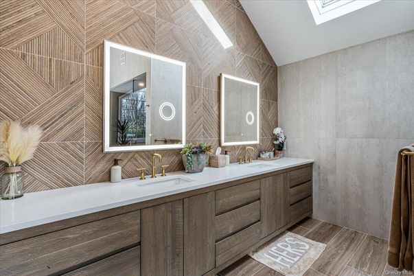 Bathroom, Dual Sink Vanities, Interior, Wood Texture Flooring