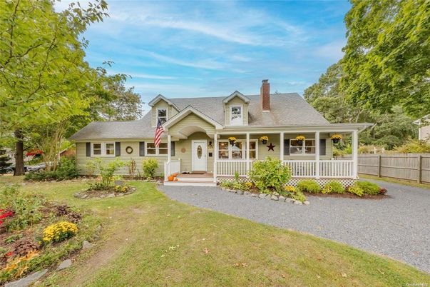 Exterior, Facade, Cape Cod